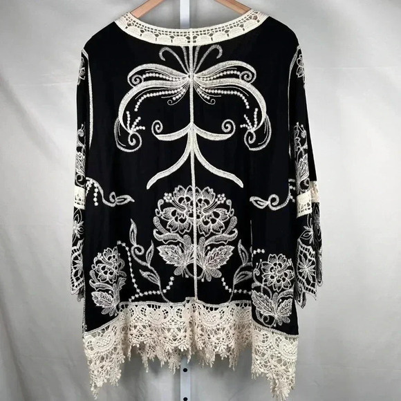 2/$30 C Est. 1946 Size 18/20 Embroidered Crochet Blouse Boho Flowy Coverup Swim - Picture 2 of 12